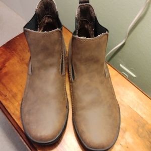 Men's sz 10 new shoes